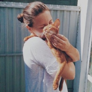 Абиссинский кот с хозяйкой